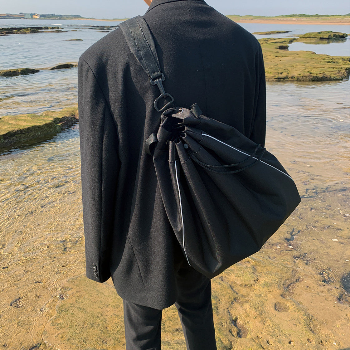 REFLECTIVE SHOULDER BACKPACK