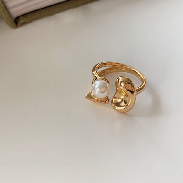 Adele Chic Pearl Gold Ring